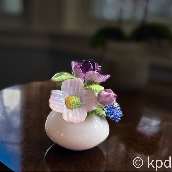 VTG Royal Adderly Floral Fiqurine - Picture 1 of 8